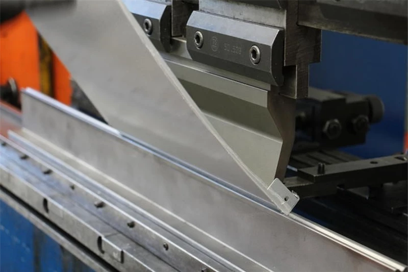 Blechbiegen für die Produktion von Prototypen sowie von kleinen und mittelgroßen Serien Blechbiegen für die Produktion von Prototypen sowie von kleinen und mittelgroßen Serien