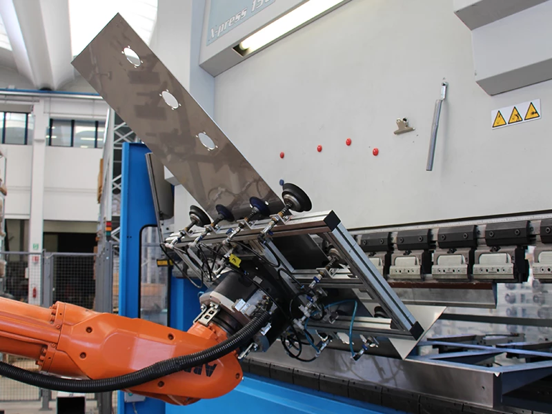 Taglio laser e piegatura: come si influenzano a vicenda?