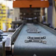 Minifaber verfügt über einen umfangreichen Maschinenpark für die Konstruktion und den Bau von Formen, die Metallbearbeitung und die Herstellung fertiger Produkte.