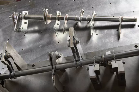 Minifaber realizza anche l'albero per manovra interruttore e cabine elettriche, per bloccare l’alimentazione di energia elettrica. Precisione e durata nel tempo.