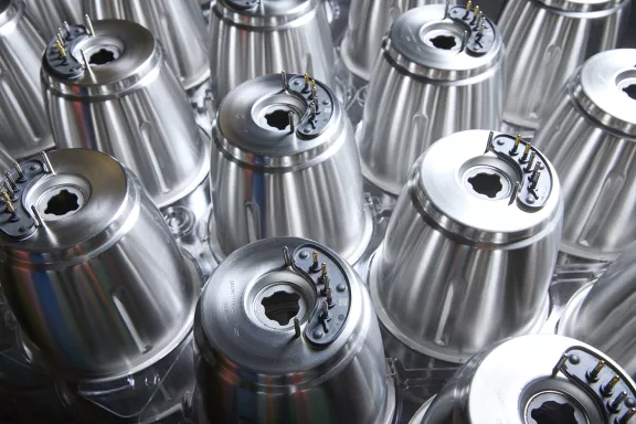 Minifaber fabrique des bols en acier inoxydable pour robots de cuisine multifonctions, adaptés à la préparation et à la cuisson des aliments. Haute qualité et résistance assurées.
