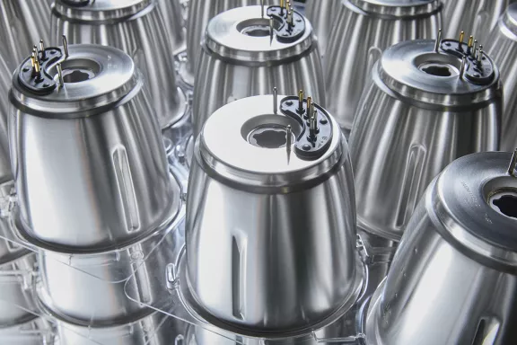 Minifaber fabrique des bols en acier inoxydable pour robots de cuisine multifonctions, adaptés à la préparation et à la cuisson des aliments. Haute qualité et résistance assurées.