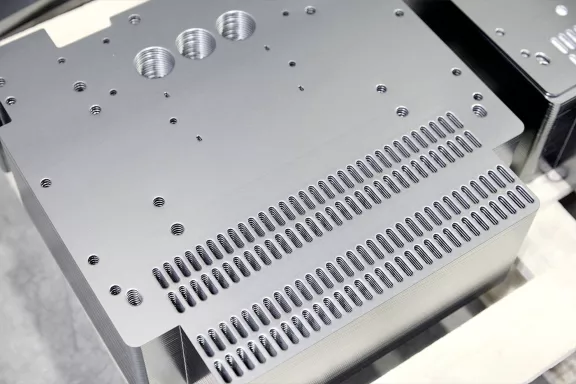 In Minifaber ci occupiamo di tutti i processi di lavorazione della lamiera, in particolare a freddo: imbutitura, tranciatura, punzonatura e piegatura.
