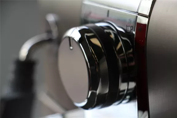 Stampaggio lamiere e servizio al cliente: 2 prodotti complessi, finiti e assiemati per il settore robotica da cucina