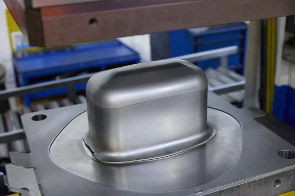 Nous offrons des machines d'emboutissage de haute qualité, adaptées à tous les besoins de production. Demandez un devis personnalisé et optimisez votre travail !