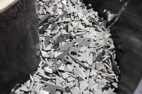 Machines de lavage et d'ébavurage de précision pour des résultats impeccables. Demandez des informations détaillées sur nos produits et optimisez votre production !