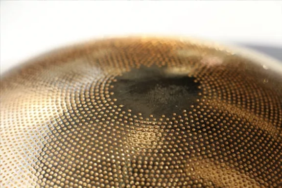 We provide a complete metal sheet processing service, including “surface” metal treatments such as galvanizing and nickel-plating. Discover them all!