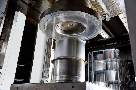 Wir führen das Tiefziehen verschiedener Metalle (Stahl, Aluminium, Eisen, Kupfer, Messing, Speziallegierungen) durch. Erfahren Sie mehr über den Tiefziehprozess und unsere Dienstleistungen.