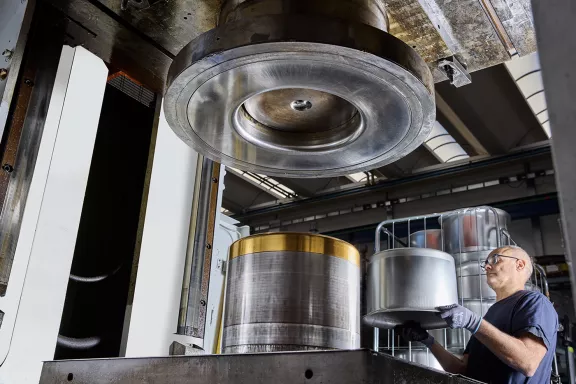 Wir führen das Tiefziehen verschiedener Metalle (Stahl, Aluminium, Eisen, Kupfer, Messing, Speziallegierungen) durch. Erfahren Sie mehr über den Tiefziehprozess und unsere Dienstleistungen.